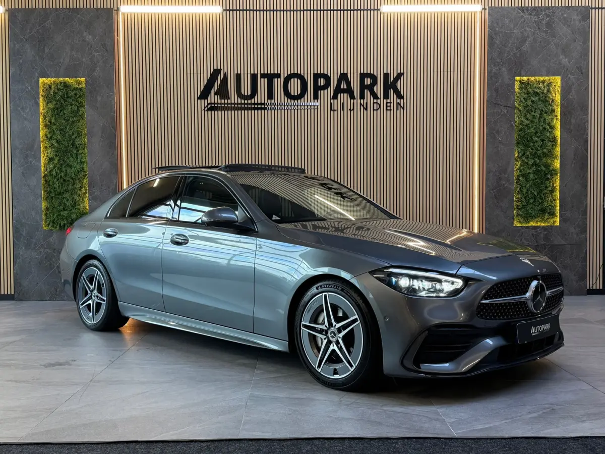 300 AMG Line |PANO|BURMESTER|360 CAMERA|SFEERVERLICHTING|DODEHOEK|CARPLAY|DEALER ONDERHOUDEN|259PK|VOL!