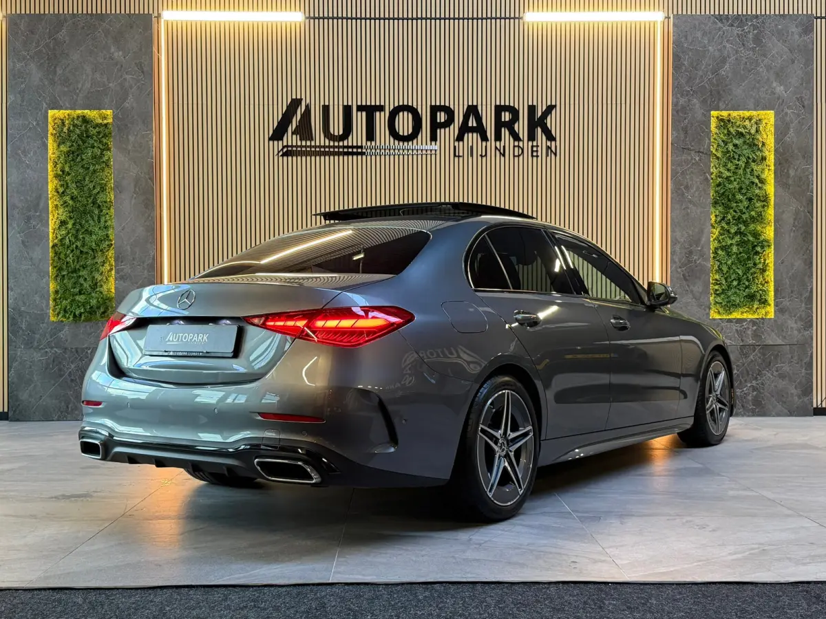 300 AMG Line |PANO|BURMESTER|360 CAMERA|SFEERVERLICHTING|DODEHOEK|CARPLAY|DEALER ONDERHOUDEN|259PK|VOL!