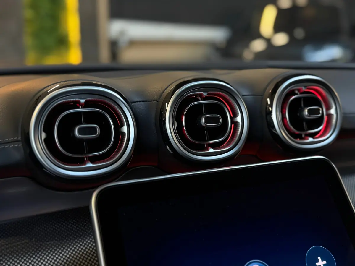 300 AMG Line |PANO|BURMESTER|360 CAMERA|SFEERVERLICHTING|DODEHOEK|CARPLAY|DEALER ONDERHOUDEN|259PK|VOL!