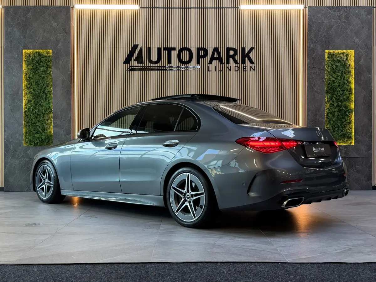 300 AMG Line |PANO|BURMESTER|360 CAMERA|SFEERVERLICHTING|DODEHOEK|CARPLAY|DEALER ONDERHOUDEN|259PK|VOL!