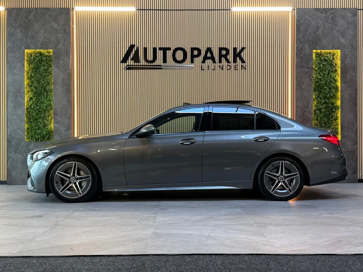300 AMG Line |PANO|BURMESTER|360 CAMERA|SFEERVERLICHTING|DODEHOEK|CARPLAY|DEALER ONDERHOUDEN|259PK|VOL!