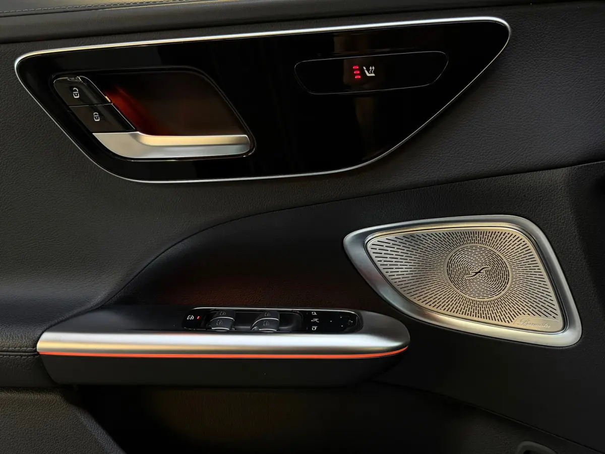 300 AMG Line |PANO|BURMESTER|360 CAMERA|SFEERVERLICHTING|DODEHOEK|CARPLAY|DEALER ONDERHOUDEN|259PK|VOL!
