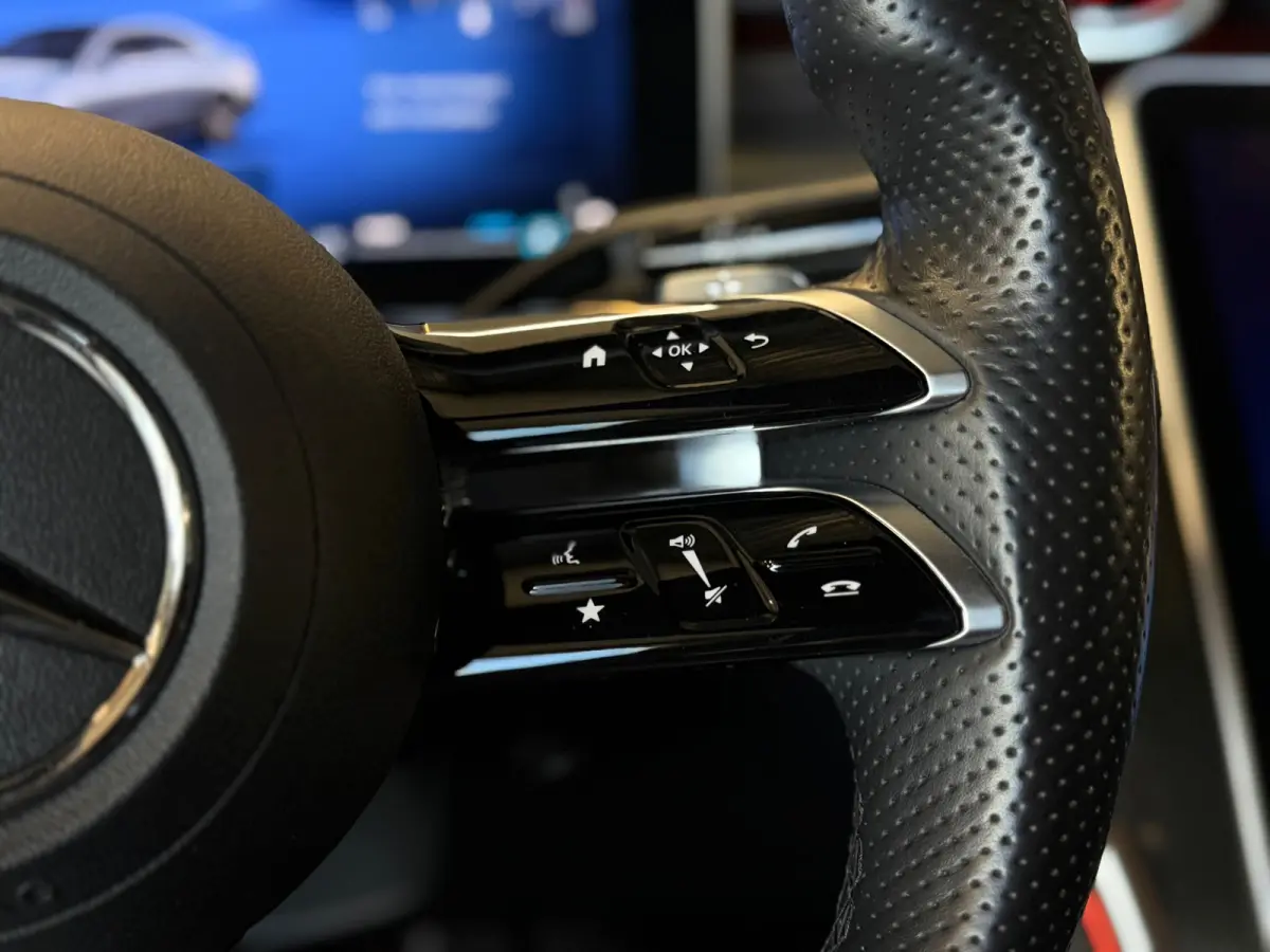 300 AMG Line |PANO|BURMESTER|360 CAMERA|SFEERVERLICHTING|DODEHOEK|CARPLAY|DEALER ONDERHOUDEN|259PK|VOL!