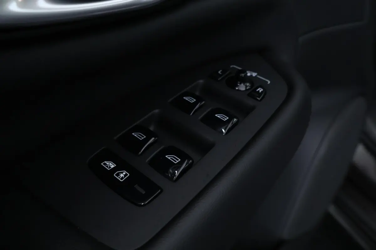 2.0 T8 Recharge AWD Plus Dark |PANO|HARMAN KARDON|MATRIX|LEDER|7P|360 CAMERA|LONG RANGE|CARPLAY