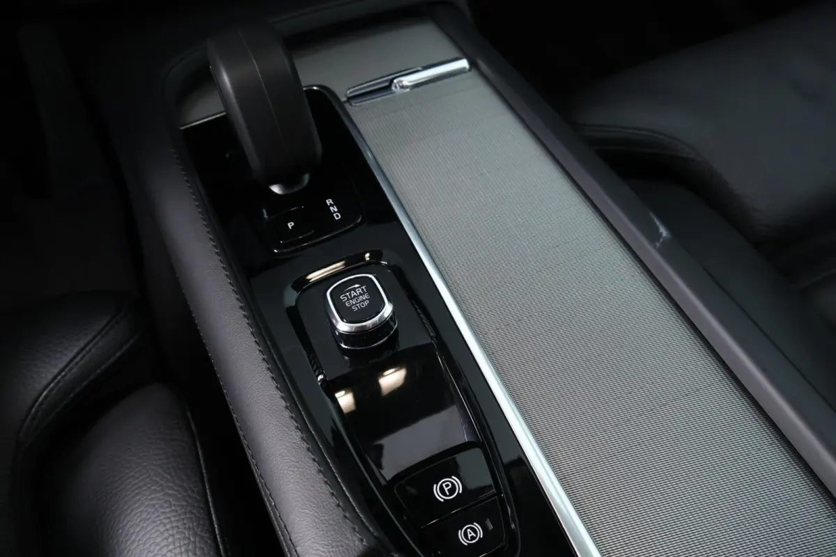 2.0 T8 Recharge AWD Plus Dark |PANO|HARMAN KARDON|MATRIX|LEDER|7P|360 CAMERA|LONG RANGE|CARPLAY