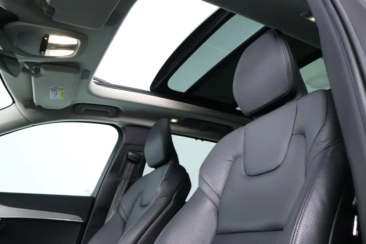 2.0 T8 Recharge AWD Plus Dark |PANO|HARMAN KARDON|MATRIX|LEDER|7P|360 CAMERA|LONG RANGE|CARPLAY