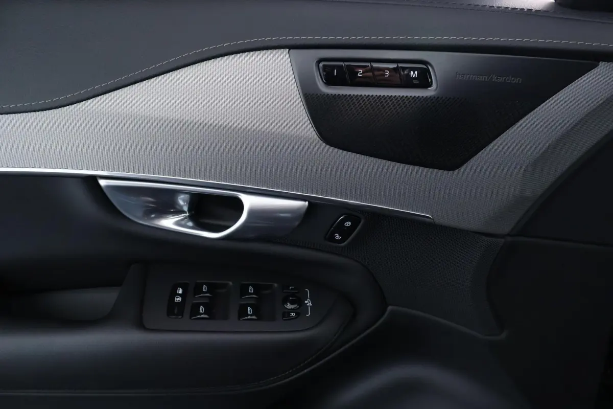 2.0 T8 Recharge AWD Plus Dark |PANO|HARMAN KARDON|MATRIX|LEDER|7P|360 CAMERA|LONG RANGE|CARPLAY