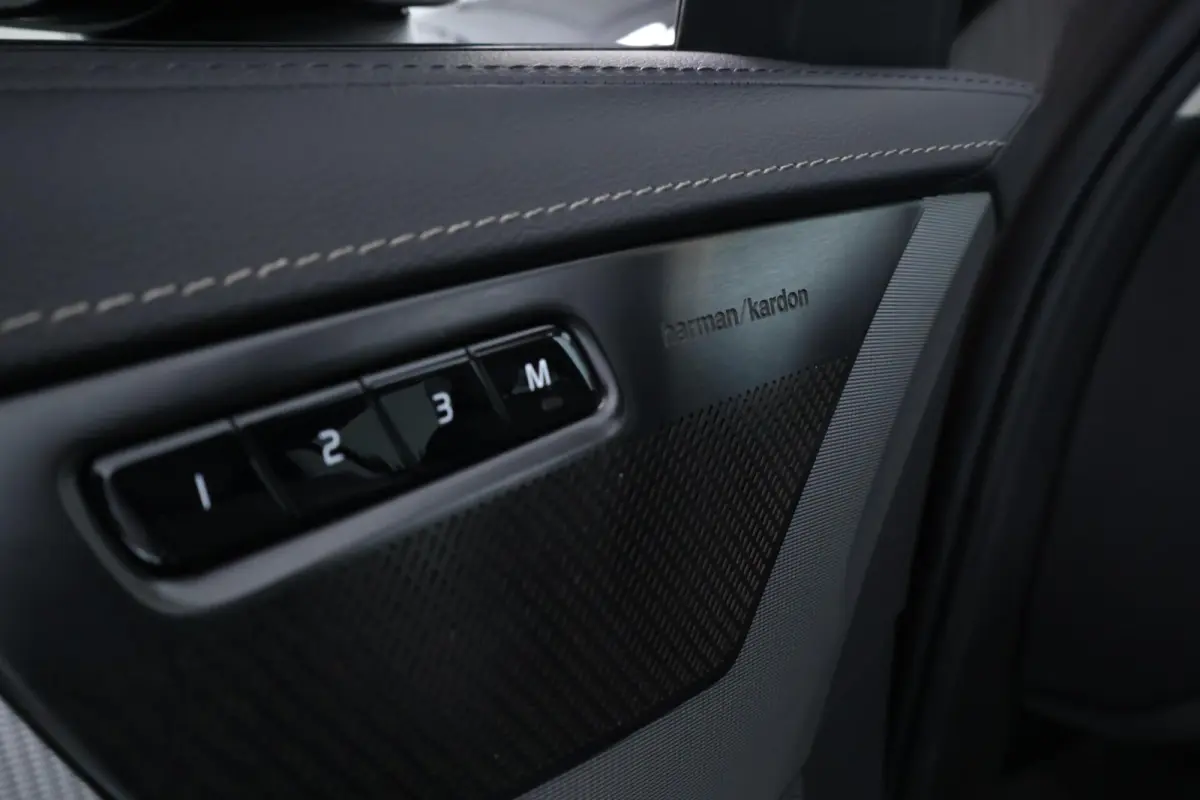 2.0 T8 Recharge AWD Plus Dark |PANO|HARMAN KARDON|MATRIX|LEDER|7P|360 CAMERA|LONG RANGE|CARPLAY