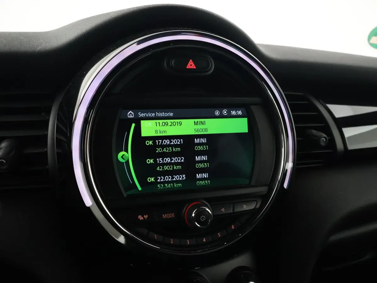 1.5 COOPER AUT. WHITE SILVER + LED | UNION JACK ACHTERLICHTEN | APPLE CARPLAY | STOELVERWARMING