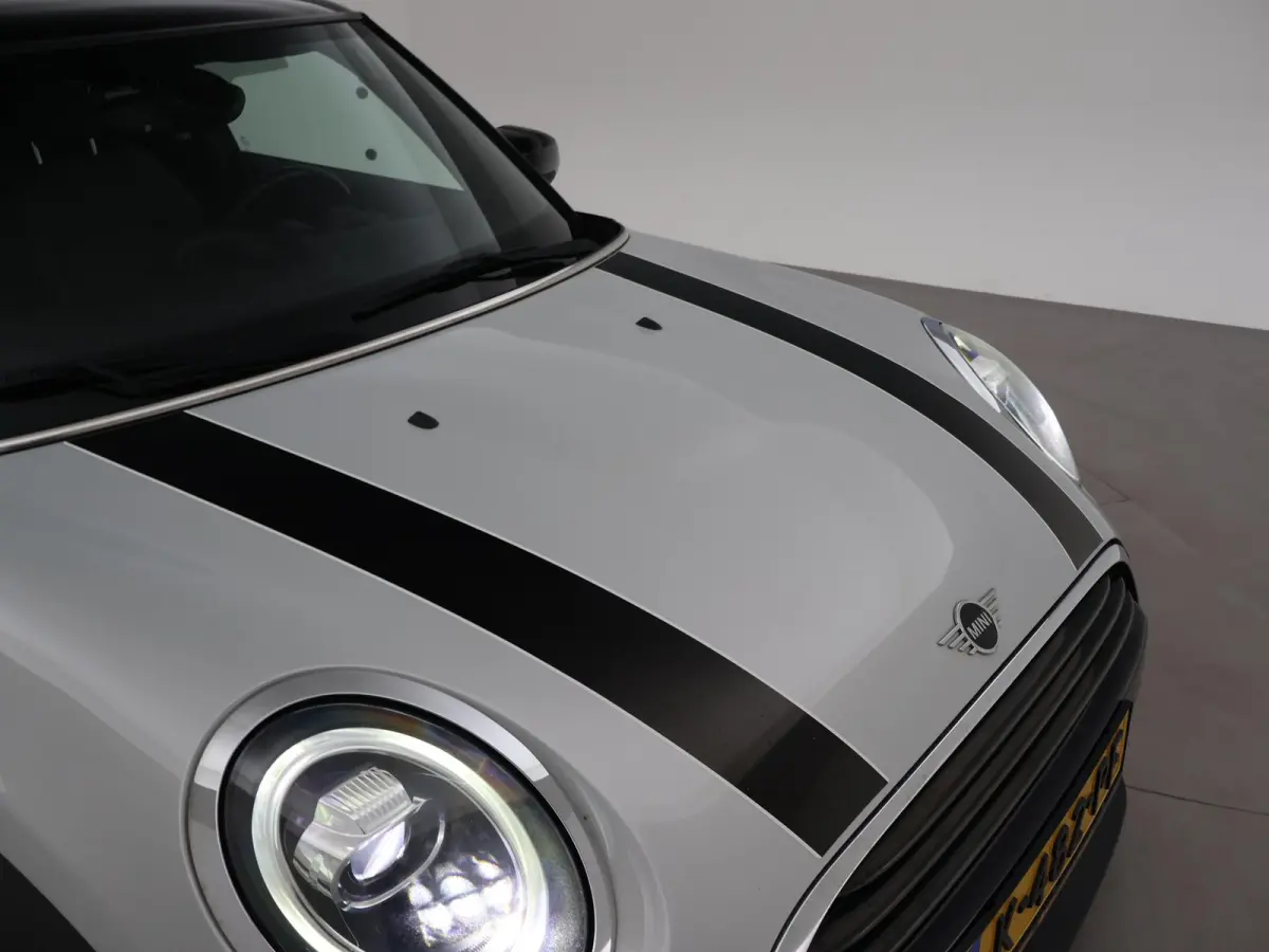1.5 COOPER AUT. WHITE SILVER + LED | UNION JACK ACHTERLICHTEN | APPLE CARPLAY | STOELVERWARMING
