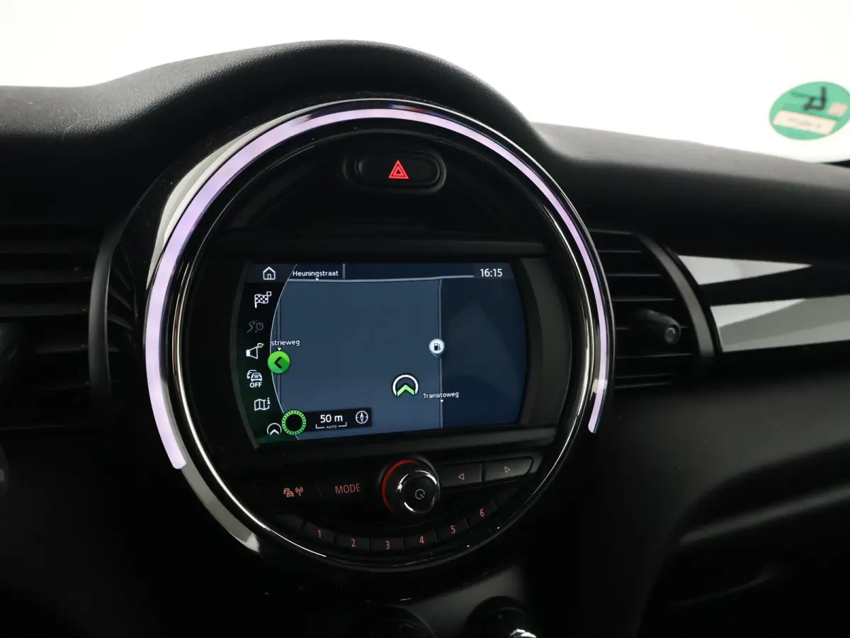 1.5 COOPER AUT. WHITE SILVER + LED | UNION JACK ACHTERLICHTEN | APPLE CARPLAY | STOELVERWARMING