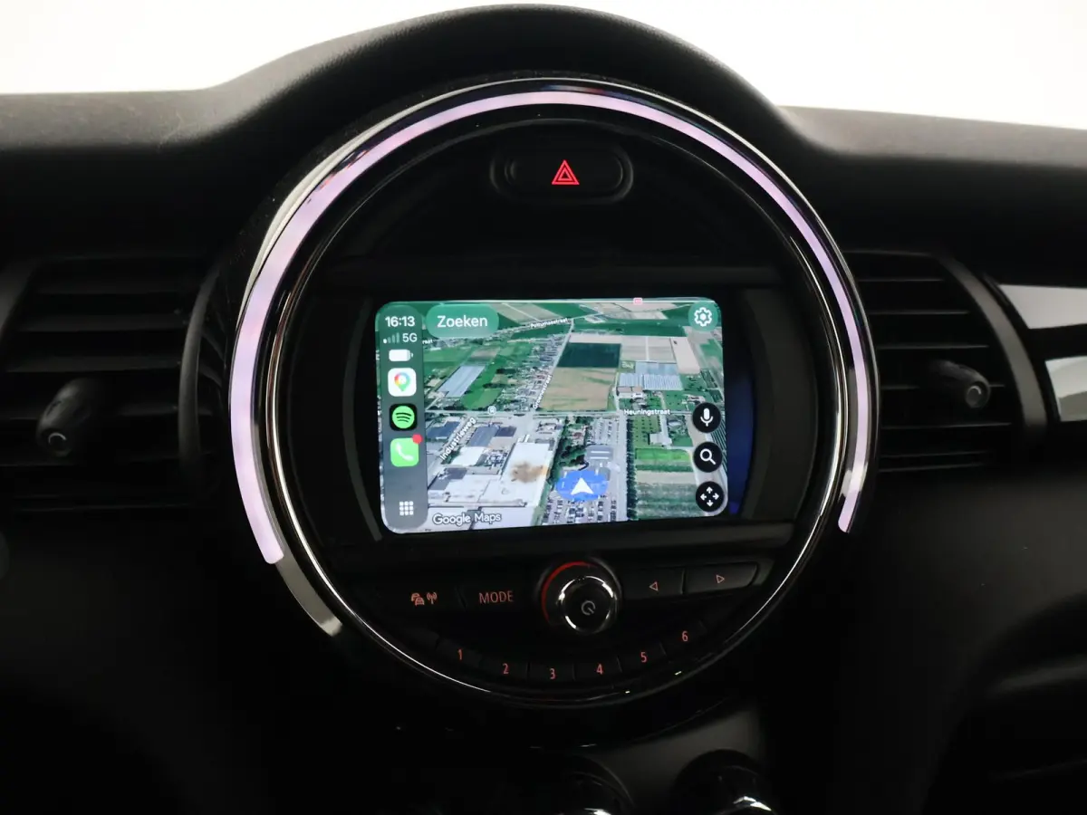 1.5 COOPER AUT. WHITE SILVER + LED | UNION JACK ACHTERLICHTEN | APPLE CARPLAY | STOELVERWARMING