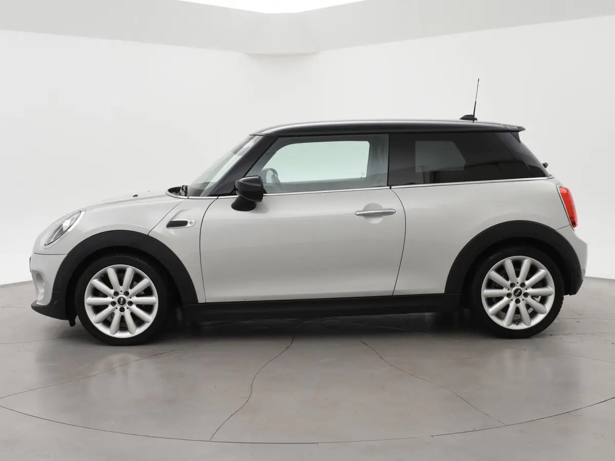1.5 COOPER AUT. WHITE SILVER + LED | UNION JACK ACHTERLICHTEN | APPLE CARPLAY | STOELVERWARMING
