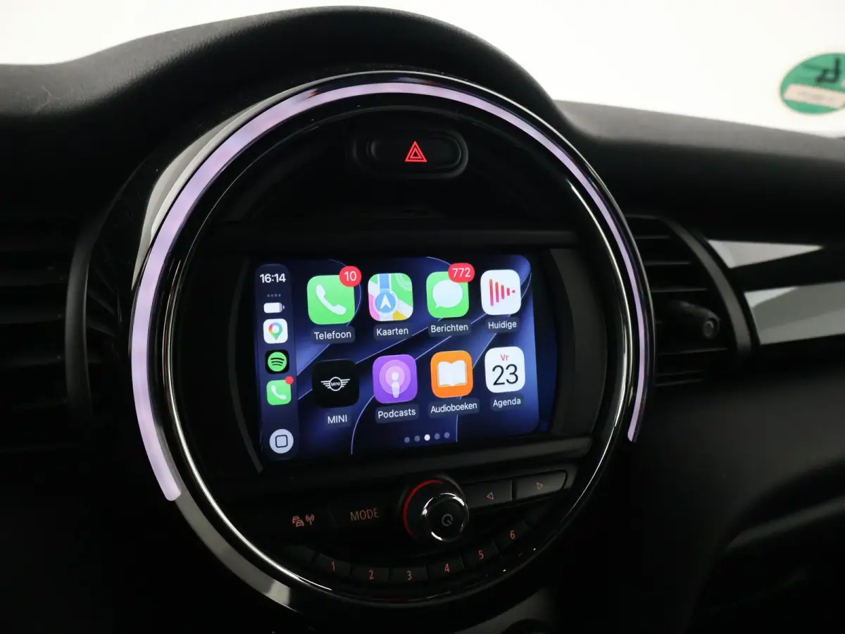 1.5 COOPER AUT. WHITE SILVER + LED | UNION JACK ACHTERLICHTEN | APPLE CARPLAY | STOELVERWARMING