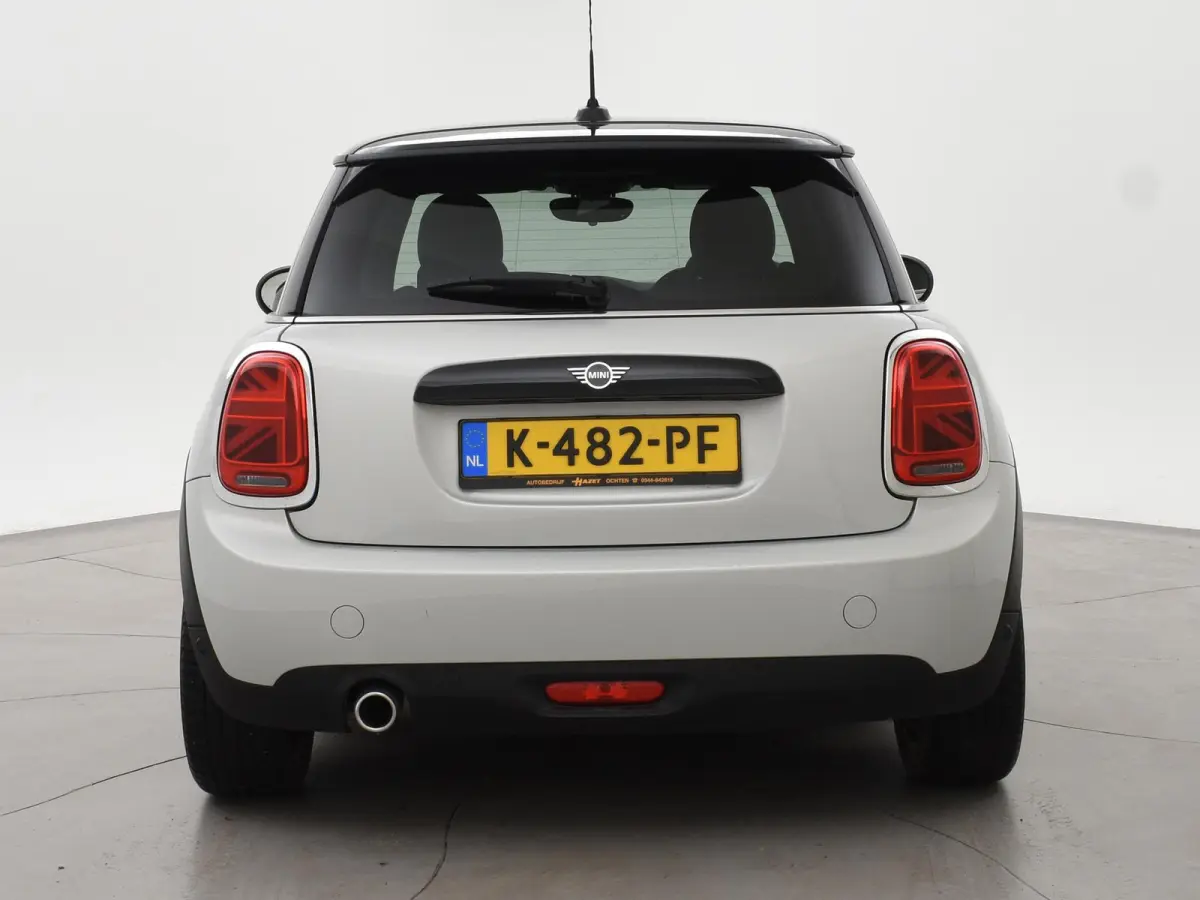 1.5 COOPER AUT. WHITE SILVER + LED | UNION JACK ACHTERLICHTEN | APPLE CARPLAY | STOELVERWARMING