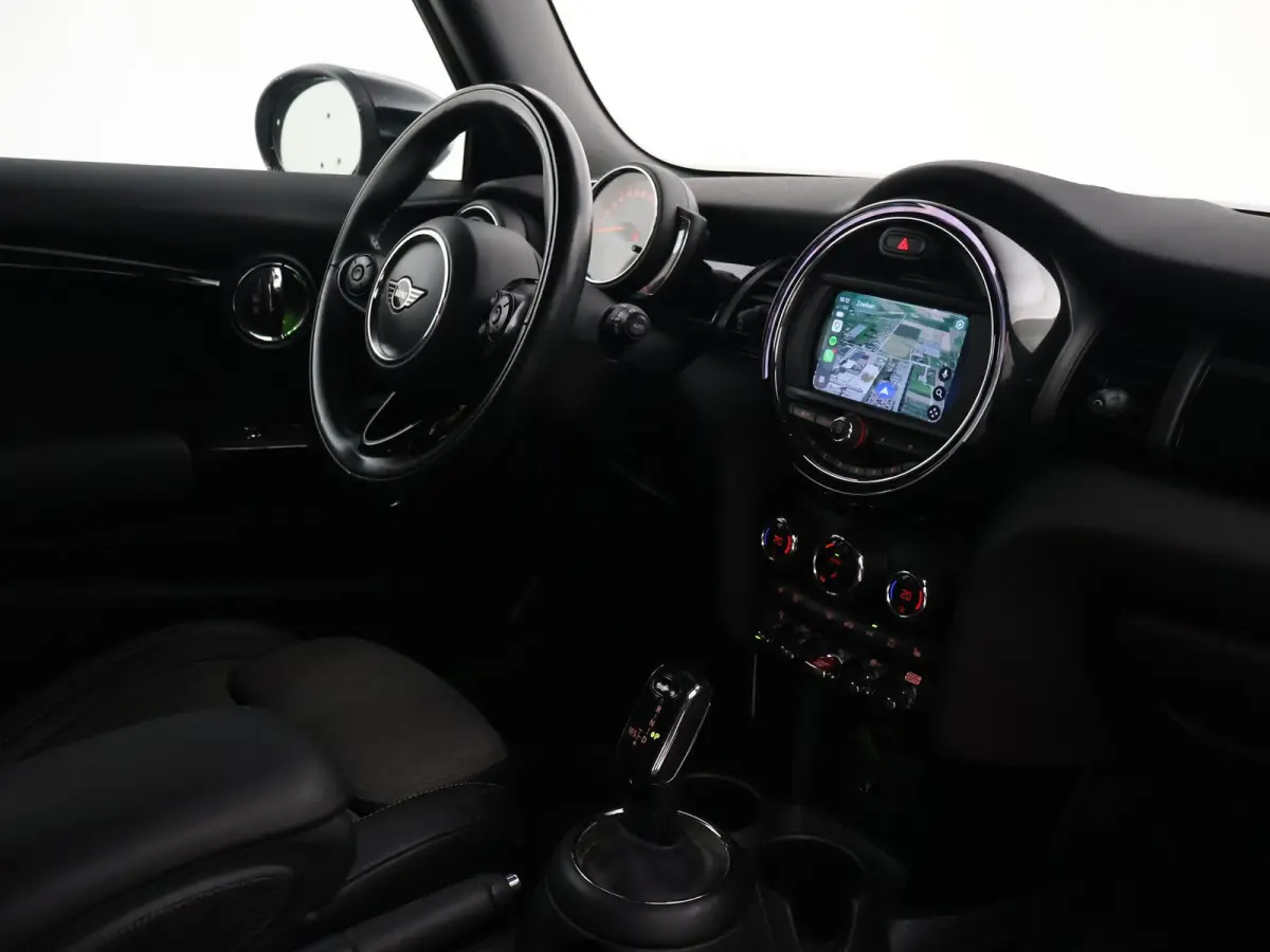 1.5 COOPER AUT. WHITE SILVER + LED | UNION JACK ACHTERLICHTEN | APPLE CARPLAY | STOELVERWARMING