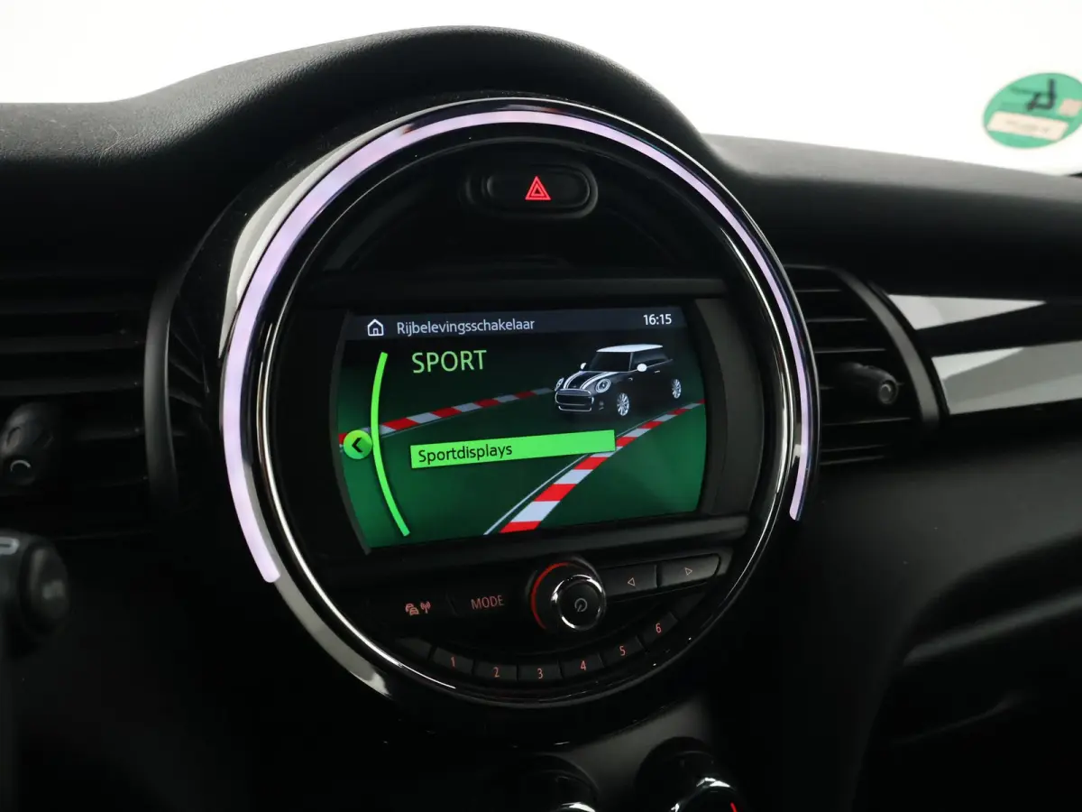 1.5 COOPER AUT. WHITE SILVER + LED | UNION JACK ACHTERLICHTEN | APPLE CARPLAY | STOELVERWARMING
