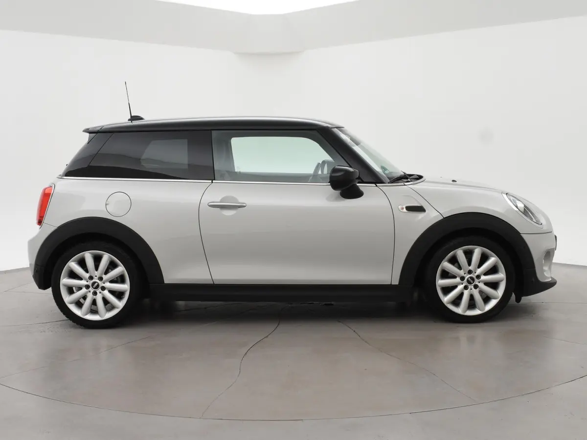 1.5 COOPER AUT. WHITE SILVER + LED | UNION JACK ACHTERLICHTEN | APPLE CARPLAY | STOELVERWARMING