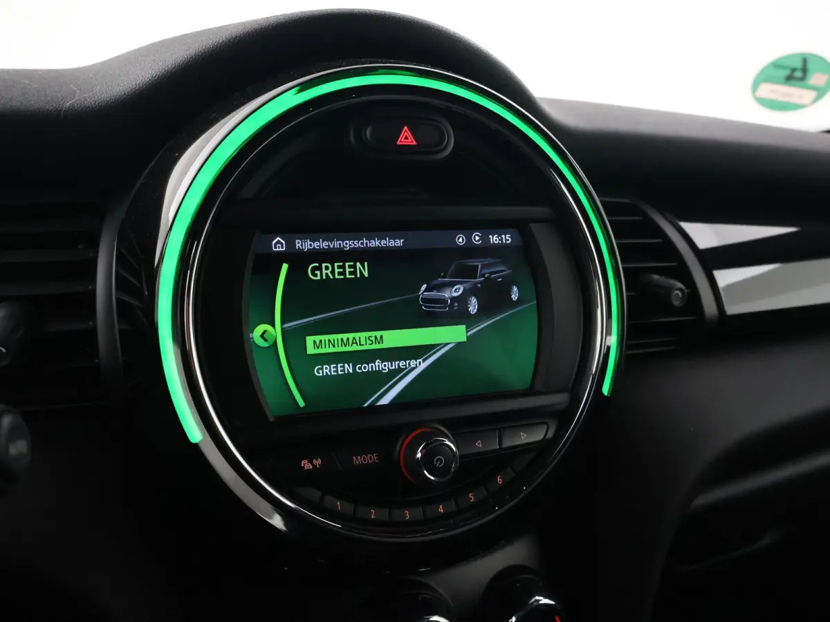 1.5 COOPER AUT. WHITE SILVER + LED | UNION JACK ACHTERLICHTEN | APPLE CARPLAY | STOELVERWARMING