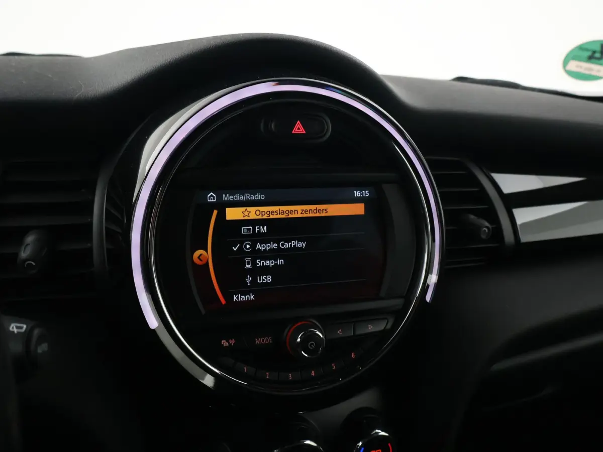 1.5 COOPER AUT. WHITE SILVER + LED | UNION JACK ACHTERLICHTEN | APPLE CARPLAY | STOELVERWARMING