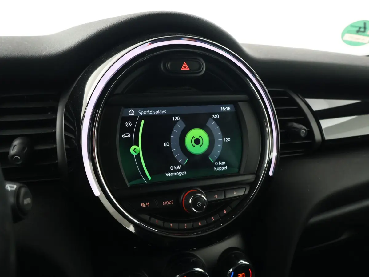 1.5 COOPER AUT. WHITE SILVER + LED | UNION JACK ACHTERLICHTEN | APPLE CARPLAY | STOELVERWARMING