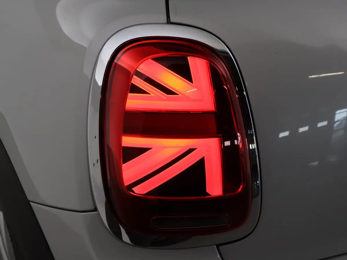 1.5 COOPER AUT. WHITE SILVER + LED | UNION JACK ACHTERLICHTEN | APPLE CARPLAY | STOELVERWARMING