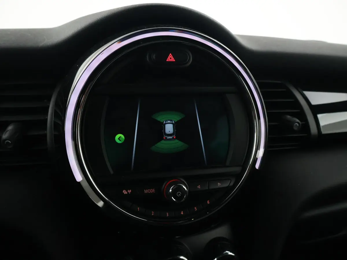 1.5 COOPER AUT. WHITE SILVER + LED | UNION JACK ACHTERLICHTEN | APPLE CARPLAY | STOELVERWARMING