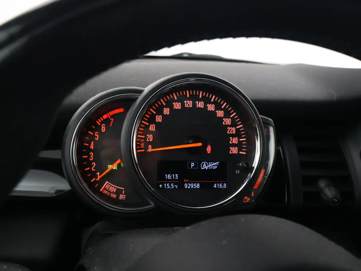 1.5 COOPER AUT. WHITE SILVER + LED | UNION JACK ACHTERLICHTEN | APPLE CARPLAY | STOELVERWARMING