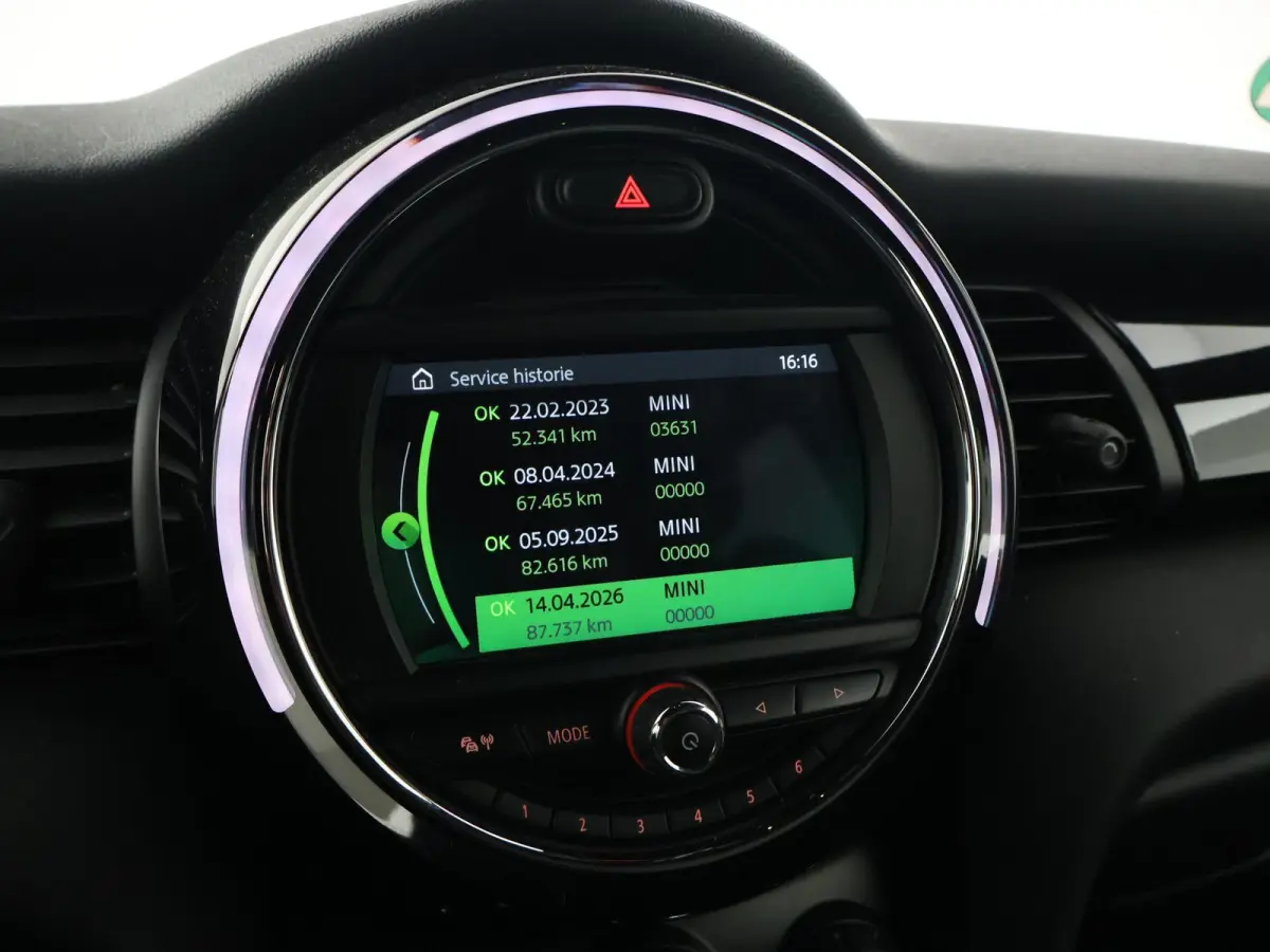 1.5 COOPER AUT. WHITE SILVER + LED | UNION JACK ACHTERLICHTEN | APPLE CARPLAY | STOELVERWARMING