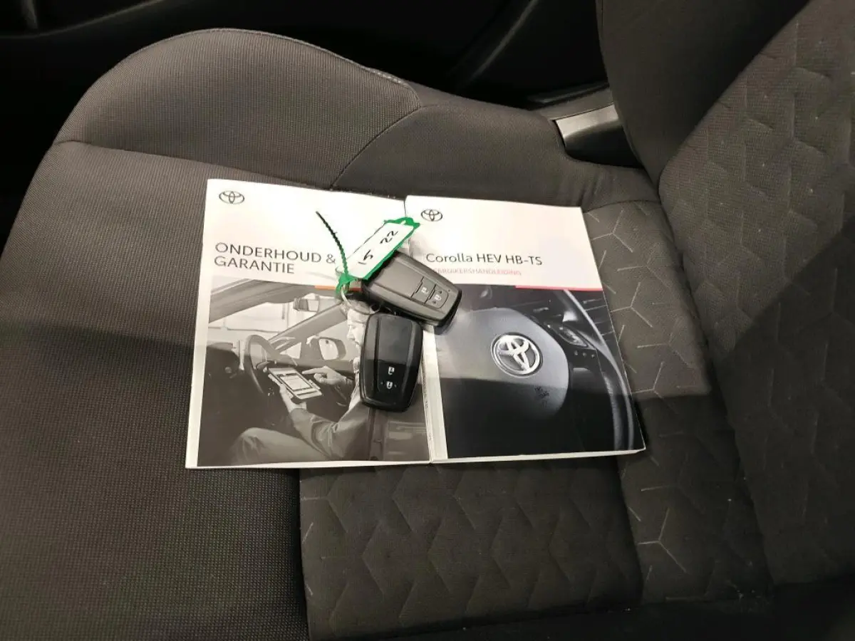 1.8 HYBRID ACTIVE I P-CAMERA I APPLE CARPLAY I ANDROID AUTO I NAVIGATIE I CLIMATE CONTROL