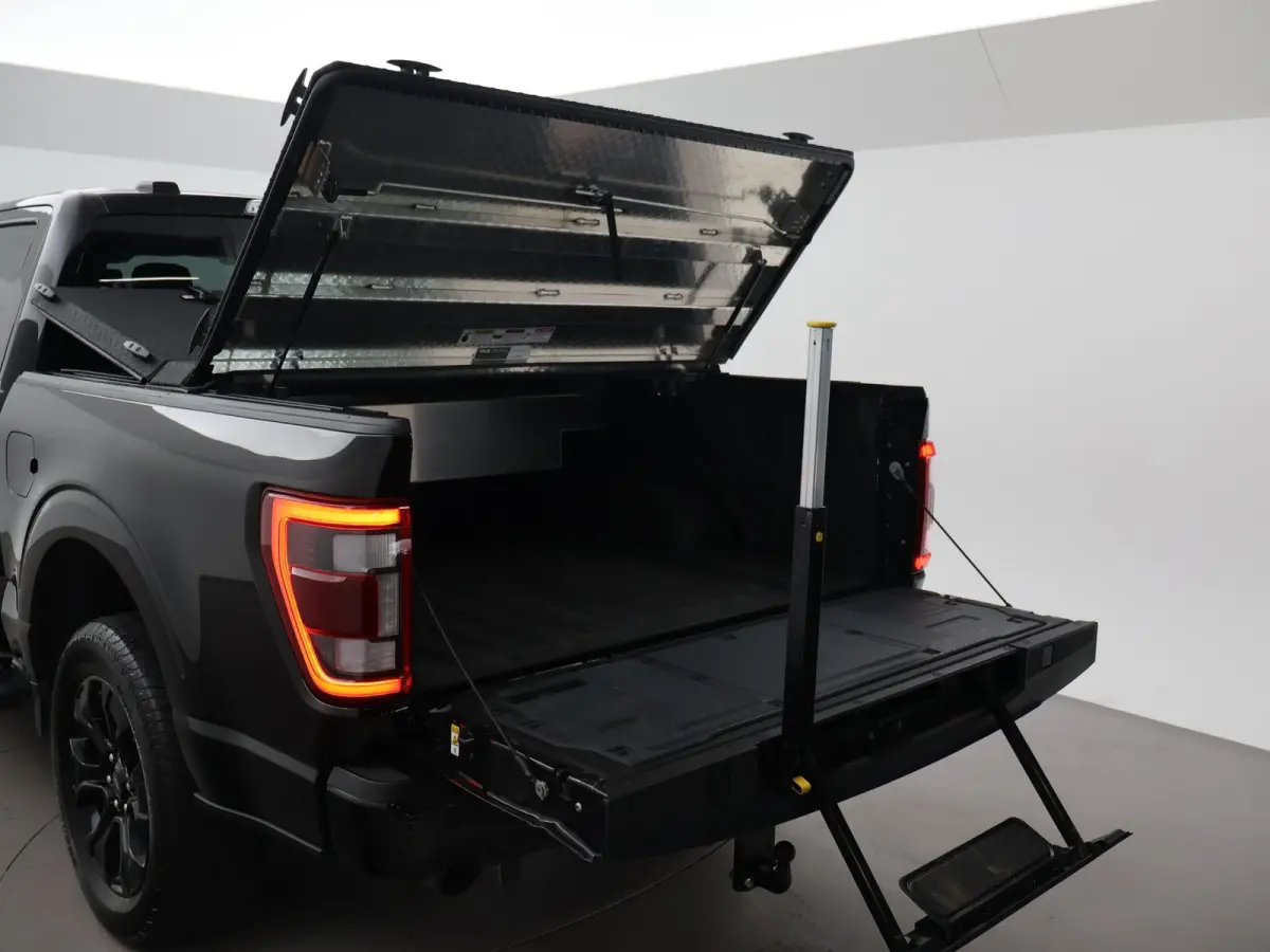 USA LARIAT 5.0 V8 401 PK LPG + B&O | 360 CAMERA | PANORAMA | STOELVENT. | ADAPTIVE CRUISE |