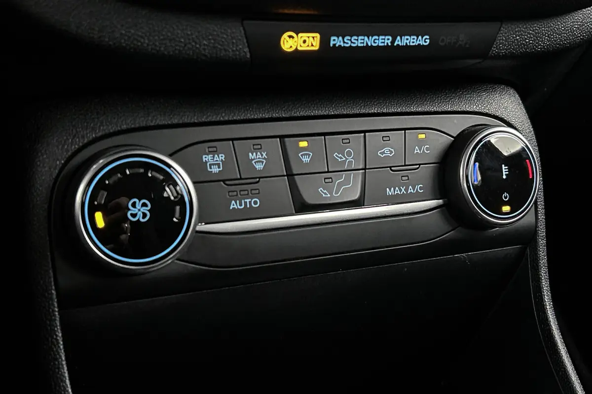 1.0 EcoBoost Hybrid Titanium | LED koplampen | Apple Carplay | Cruise control