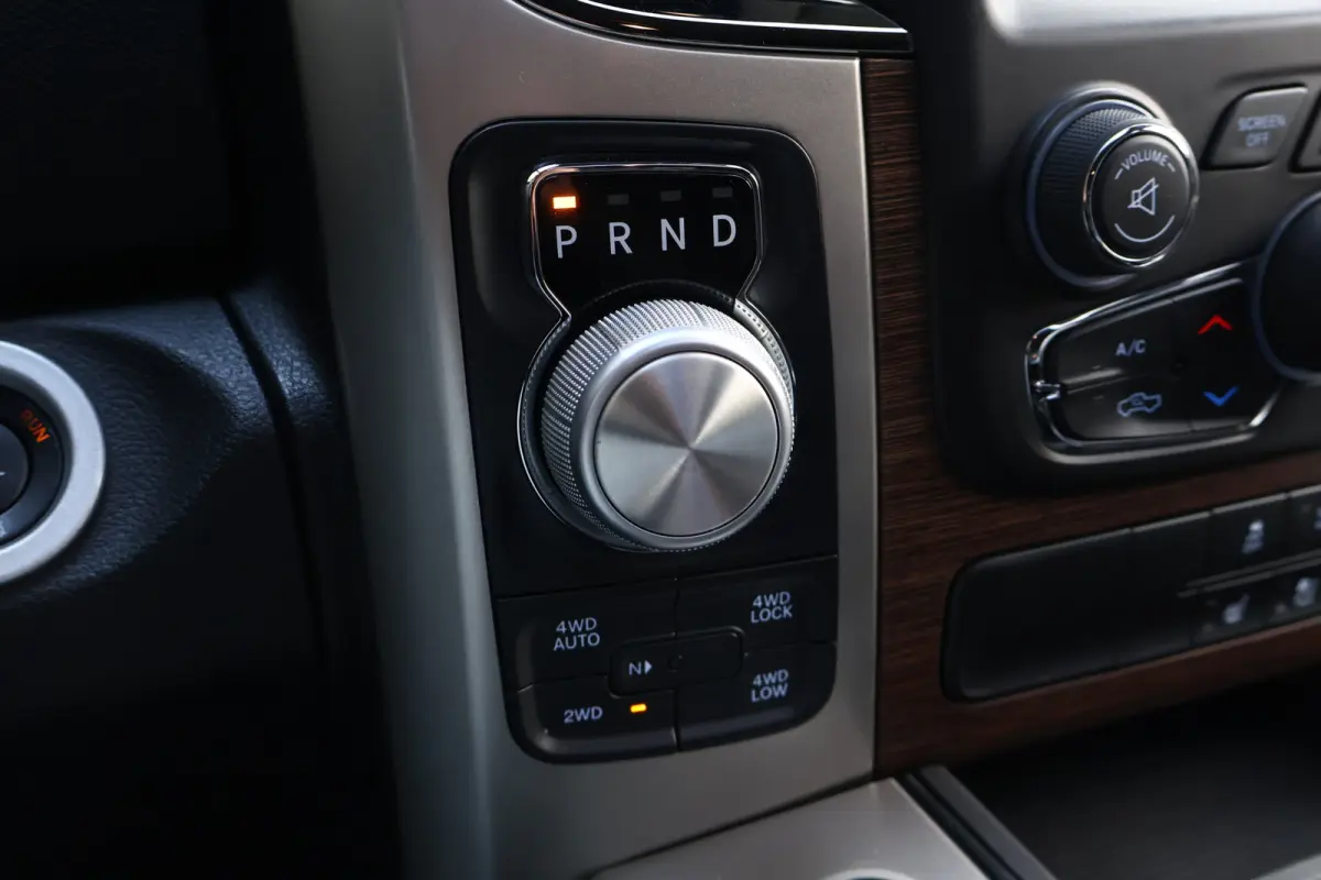 1500 Classic Laramie 5.7 V8 Crew Cab | LPG onderbouw | Camera | Schuif- / kanteldak | Stoel- + Stuurverwarming | Alpine Audio | Trekhaak | Xenon