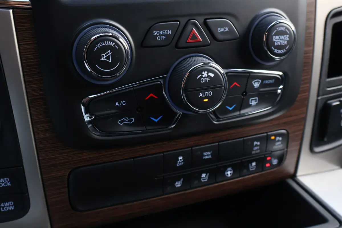 1500 Classic Laramie 5.7 V8 Crew Cab | LPG onderbouw | Camera | Schuif- / kanteldak | Stoel- + Stuurverwarming | Alpine Audio | Trekhaak | Xenon
