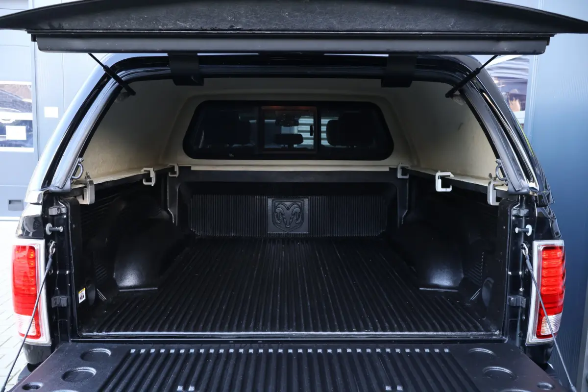 1500 Classic Laramie 5.7 V8 Crew Cab | LPG onderbouw | Camera | Schuif- / kanteldak | Stoel- + Stuurverwarming | Alpine Audio | Trekhaak | Xenon