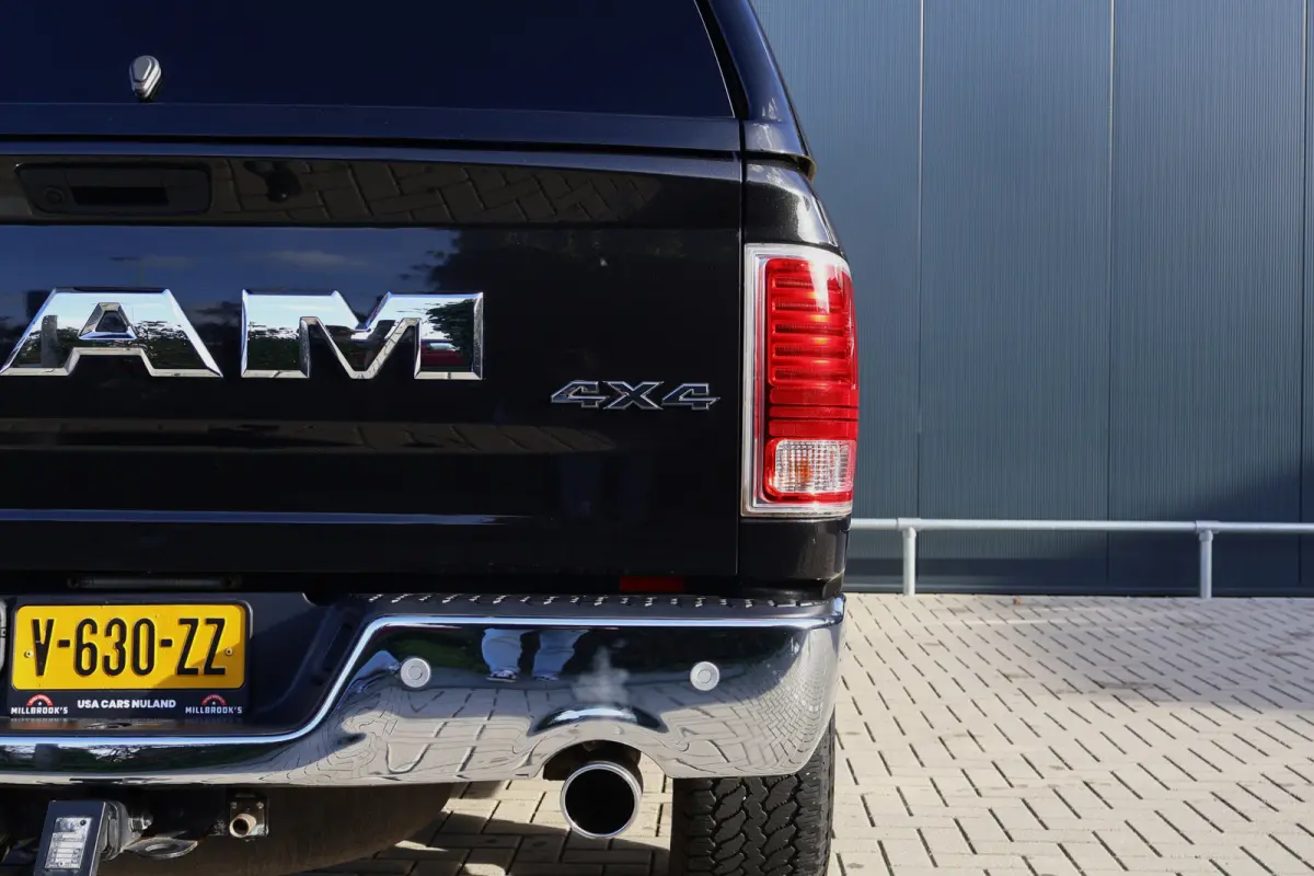1500 Classic Laramie 5.7 V8 Crew Cab | LPG onderbouw | Camera | Schuif- / kanteldak | Stoel- + Stuurverwarming | Alpine Audio | Trekhaak | Xenon