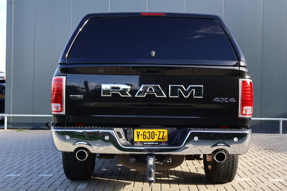 1500 Classic Laramie 5.7 V8 Crew Cab | LPG onderbouw | Camera | Schuif- / kanteldak | Stoel- + Stuurverwarming | Alpine Audio | Trekhaak | Xenon