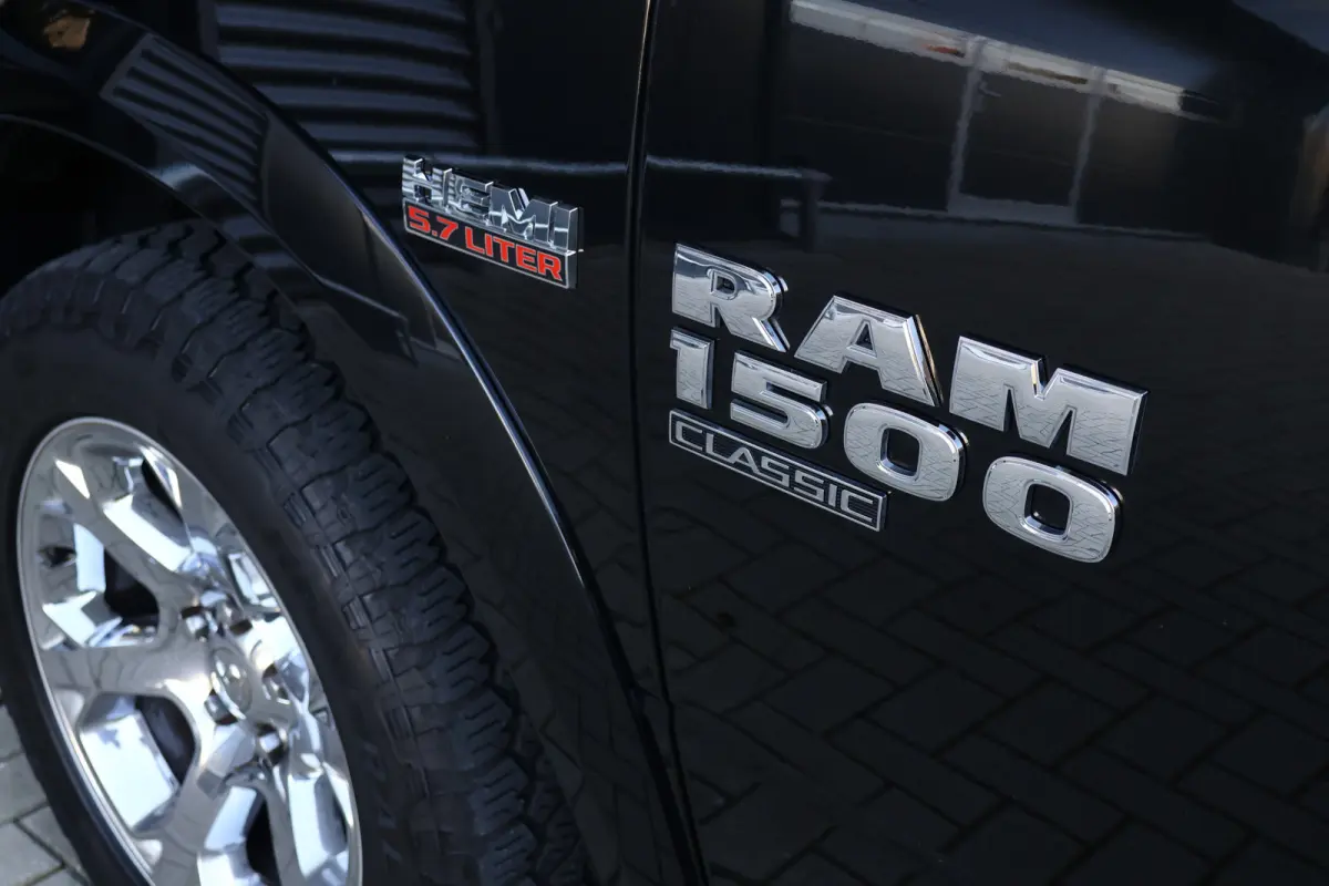 1500 Classic Laramie 5.7 V8 Crew Cab | LPG onderbouw | Camera | Schuif- / kanteldak | Stoel- + Stuurverwarming | Alpine Audio | Trekhaak | Xenon