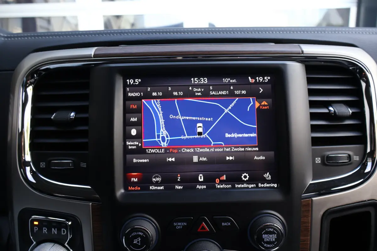1500 Classic Laramie 5.7 V8 Crew Cab | LPG onderbouw | Camera | Schuif- / kanteldak | Stoel- + Stuurverwarming | Alpine Audio | Trekhaak | Xenon
