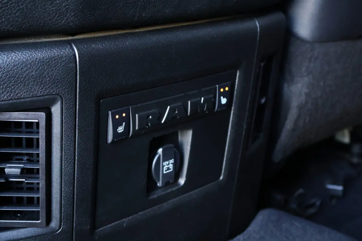 1500 Classic Laramie 5.7 V8 Crew Cab | LPG onderbouw | Camera | Schuif- / kanteldak | Stoel- + Stuurverwarming | Alpine Audio | Trekhaak | Xenon