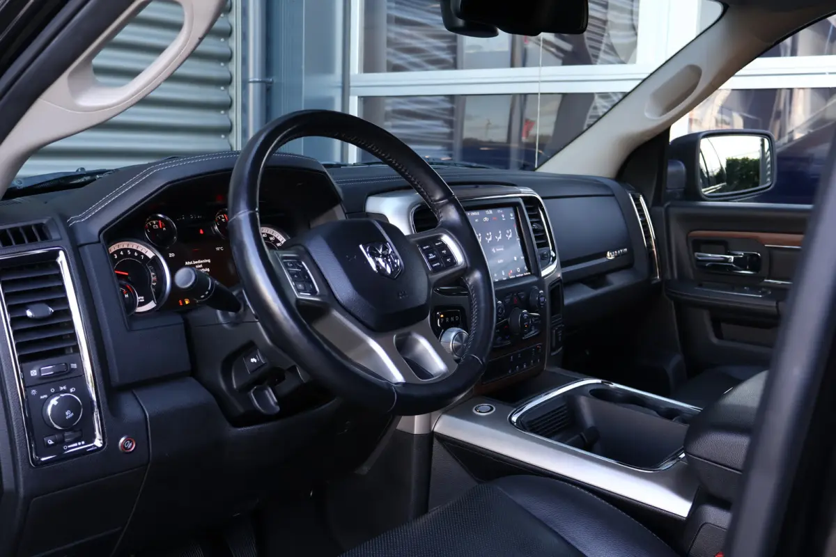 1500 Classic Laramie 5.7 V8 Crew Cab | LPG onderbouw | Camera | Schuif- / kanteldak | Stoel- + Stuurverwarming | Alpine Audio | Trekhaak | Xenon