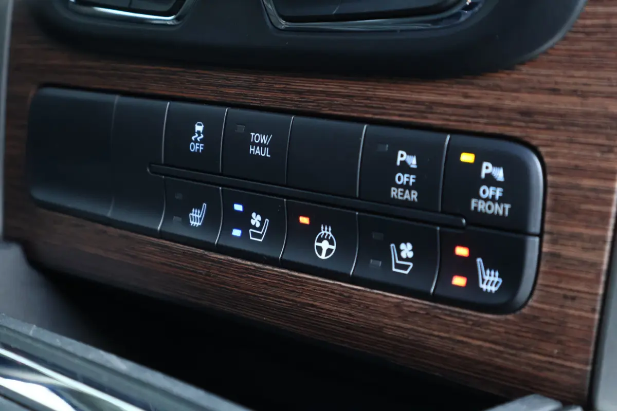 1500 Classic Laramie 5.7 V8 Crew Cab | LPG onderbouw | Camera | Schuif- / kanteldak | Stoel- + Stuurverwarming | Alpine Audio | Trekhaak | Xenon