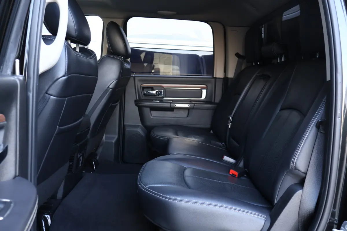 1500 Classic Laramie 5.7 V8 Crew Cab | LPG onderbouw | Camera | Schuif- / kanteldak | Stoel- + Stuurverwarming | Alpine Audio | Trekhaak | Xenon