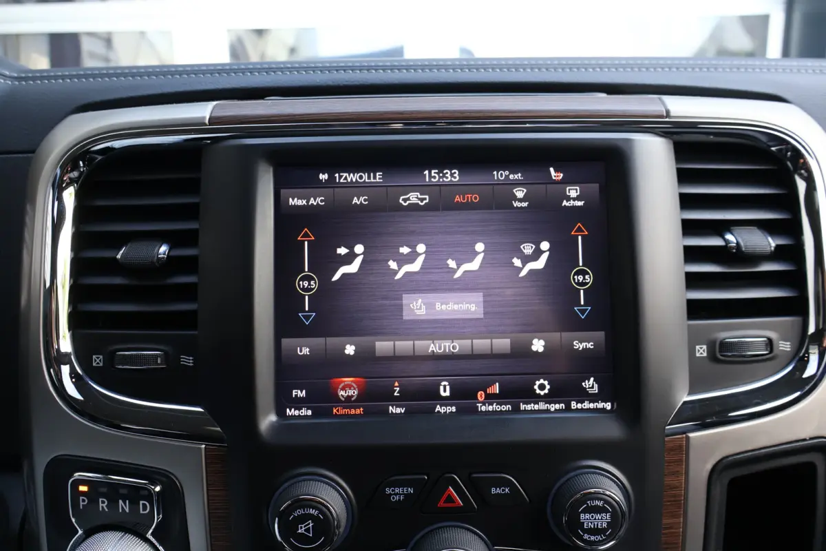1500 Classic Laramie 5.7 V8 Crew Cab | LPG onderbouw | Camera | Schuif- / kanteldak | Stoel- + Stuurverwarming | Alpine Audio | Trekhaak | Xenon
