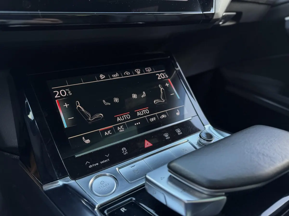 55 quattro S Edition 95 kWh|2e Eig BTW|Trekhaak|Panoramadak|Luchtvering|Bang & Olufson|Nachtzicht|Dealer Onderhouden