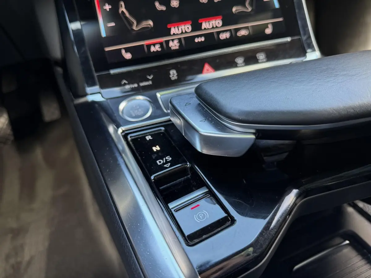 55 quattro S Edition 95 kWh|2e Eig BTW|AFN Trekhaak|Panoramadak|Luchtvering|Bang & Olufson|Nachtzicht|Dealer Onderhouden