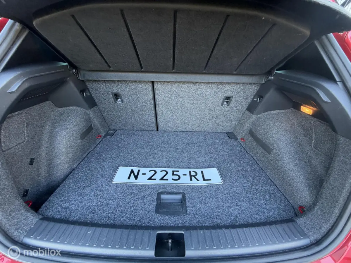 1.0 TSI 110pk FR Business Intense 2021 / Camera / Virtual cockpit / Trekhaak / Keyless / Carplay / NAP