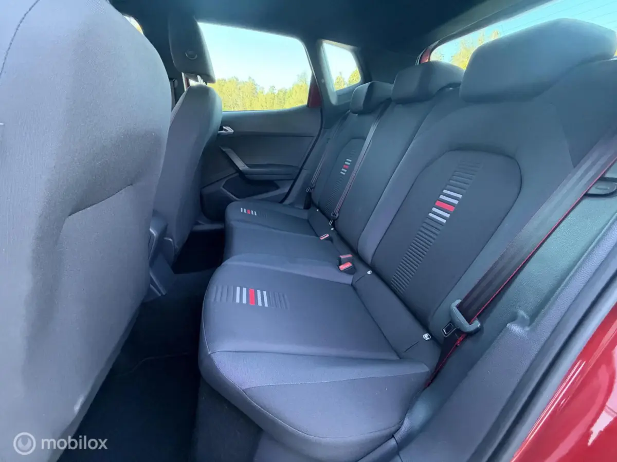 1.0 TSI 110pk FR Business Intense 2021 / Camera / Virtual cockpit / Trekhaak / Keyless / Carplay / NAP