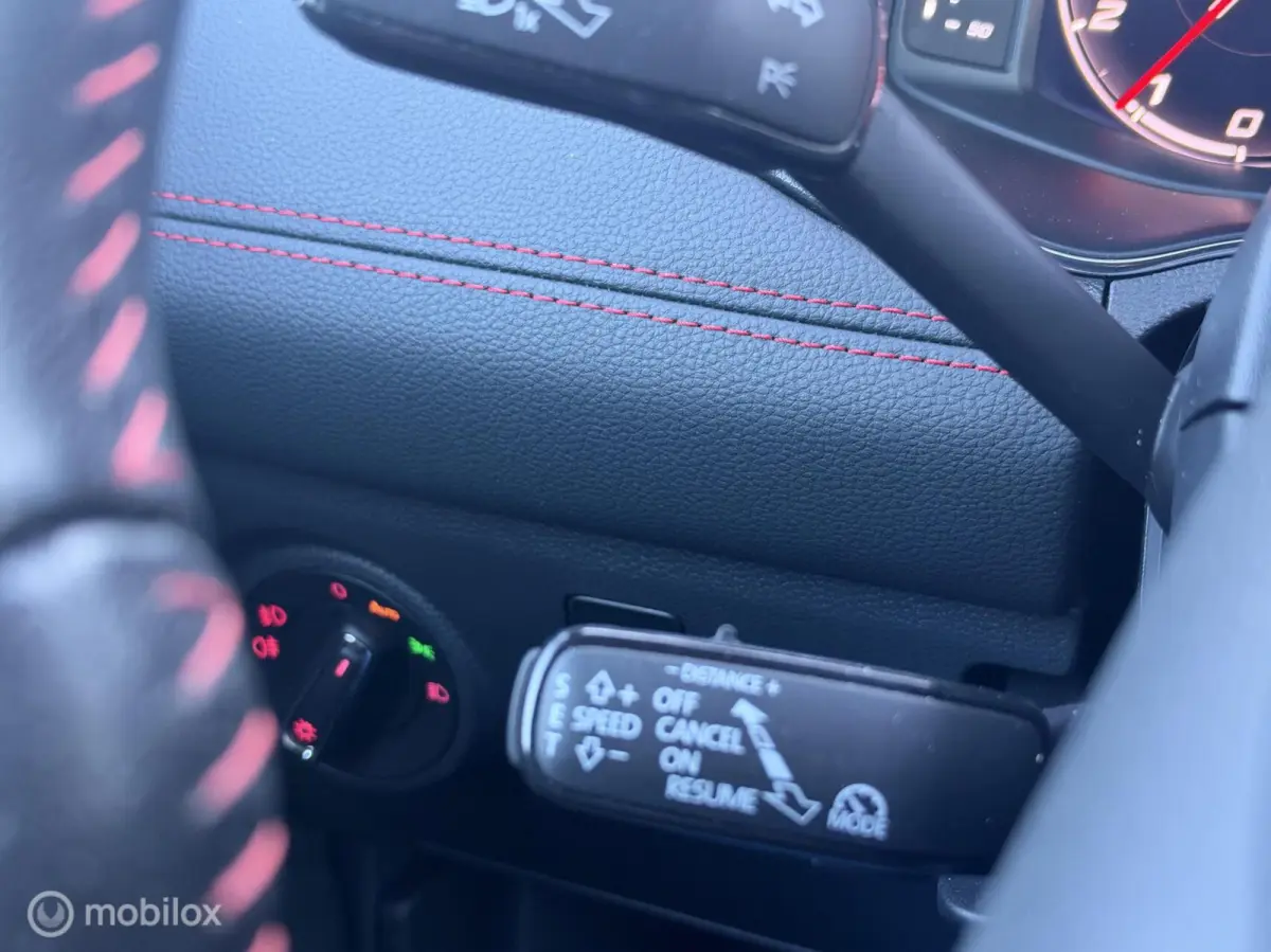 1.0 TSI 110pk FR Business Intense 2021 / Camera / Virtual cockpit / Trekhaak / Keyless / Carplay / NAP