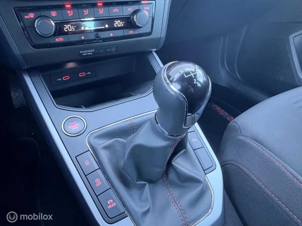 1.0 TSI 110pk FR Business Intense 2021 / Camera / Virtual cockpit / Trekhaak / Keyless / Carplay / NAP